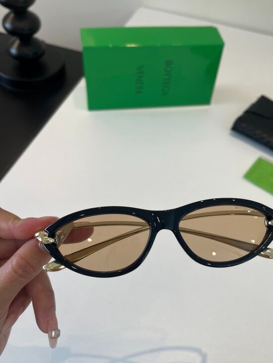 Bottega Veneta Cat-Eye Sunglasses, Black & Gold Colorway, Trendy Luxury Shades main image 4